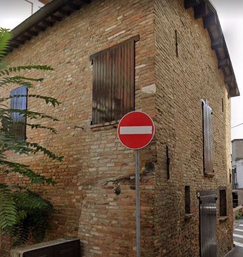 Foto di Torrette della mura antiche (Via Mura Porta Fiume)